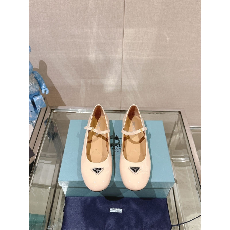 Pra*a flat shoes